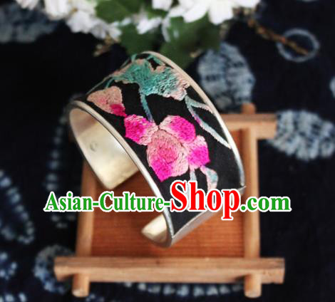 China Handmade National Embroidered Bracelet Ethnic Women Accessories Silver Bells Tassel Bangle China Handmade National Embroidered Bracelet Ethnic Women Accessories Silver Bells Tassel Bangle