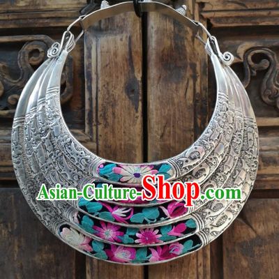 Handmade China Silver Carving Necklace Miao Ethnic Embroidered Jewelry Traditional National Wedding Accessories