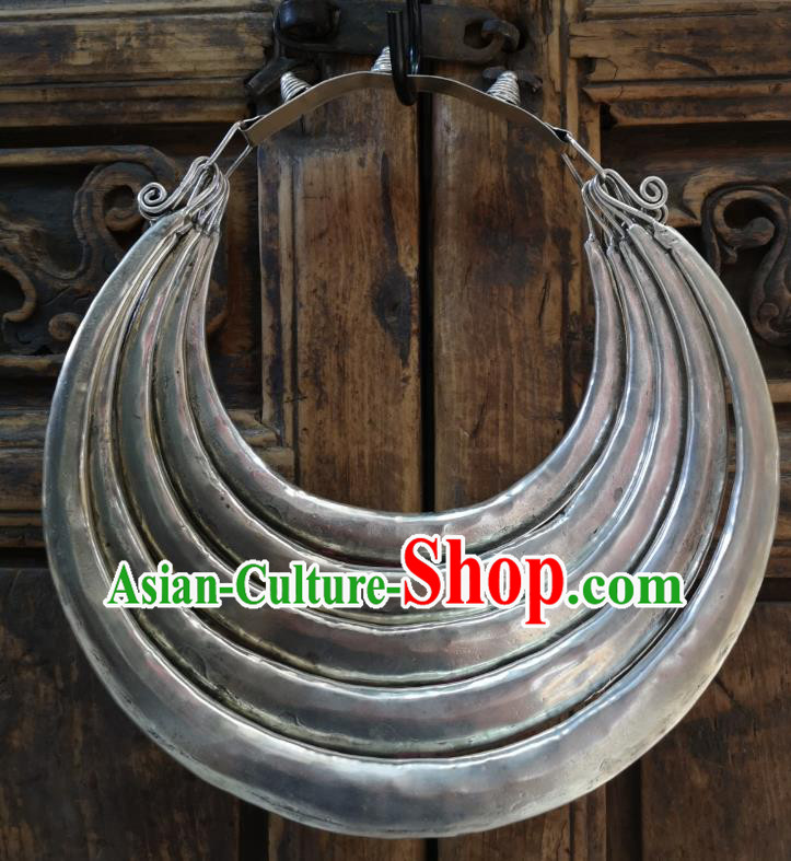 Handmade China Silver Carving Necklace Miao Ethnic Embroidered Jewelry Traditional National Wedding Accessories Handmade China Silver Carving Necklace Miao Ethnic Embroidered Jewelry Traditional National Wedding Accessories