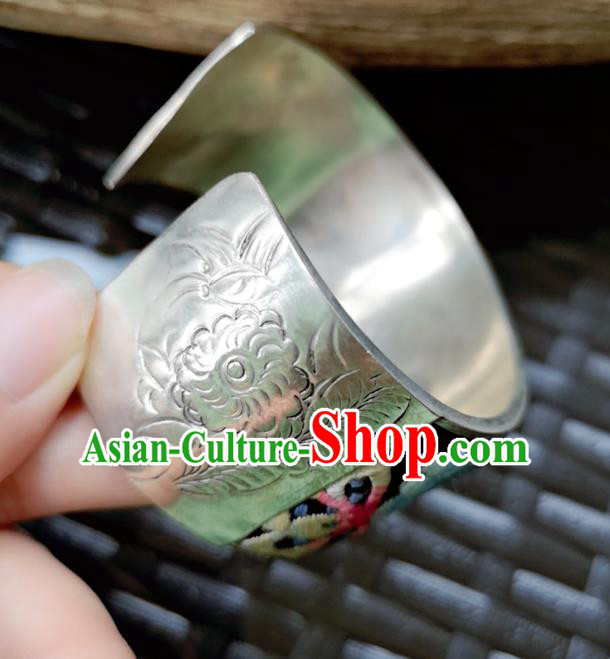 China Handmade Miao Ethnic Embroidered Bracelet Traditional National Silver Bangle Accessories China Handmade Miao Ethnic Embroidered Bracelet Traditional National Silver Bangle Accessories