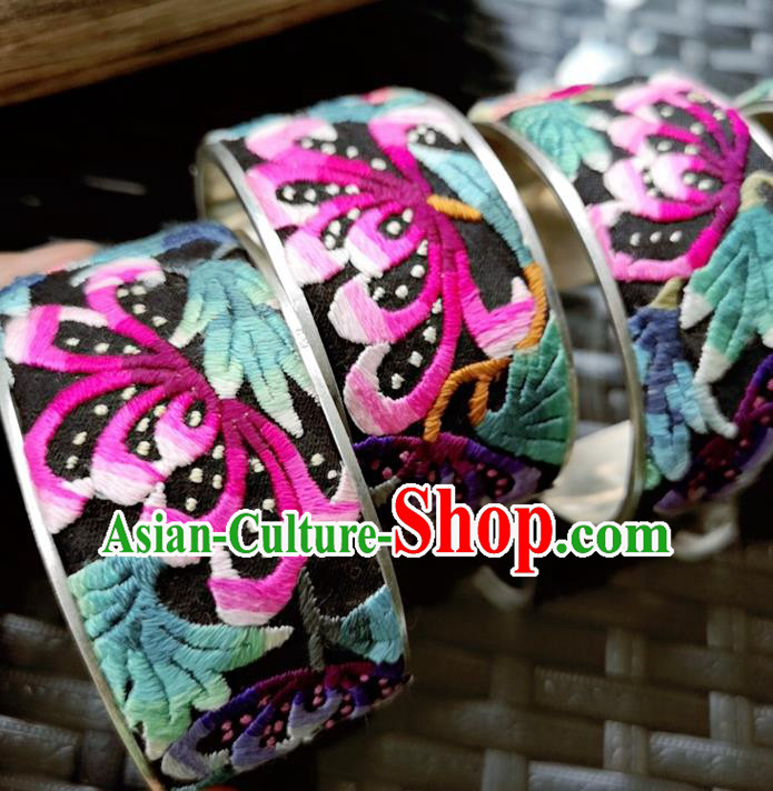 China Handmade Miao Ethnic Embroidered Bracelet Traditional National Silver Bangle Accessories China Handmade Miao Ethnic Embroidered Bracelet Traditional National Silver Bangle Accessories