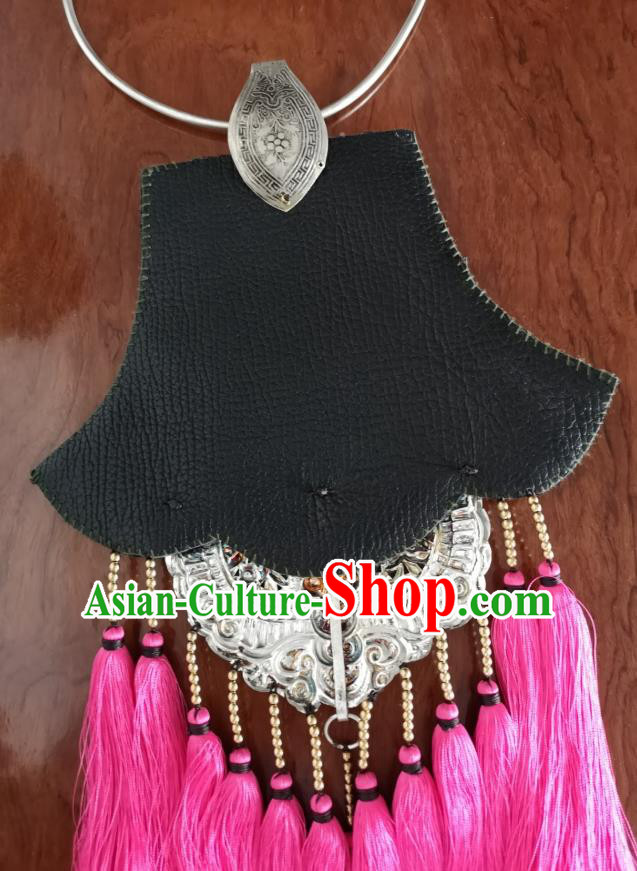 Handmade China National Silver Carving Butterfly Rosy Tassel Accessories Traditional Embroidered Necklace Pendant Handmade China National Silver Carving Butterfly Rosy Tassel Accessories Traditional Embroidered Necklace Pendant