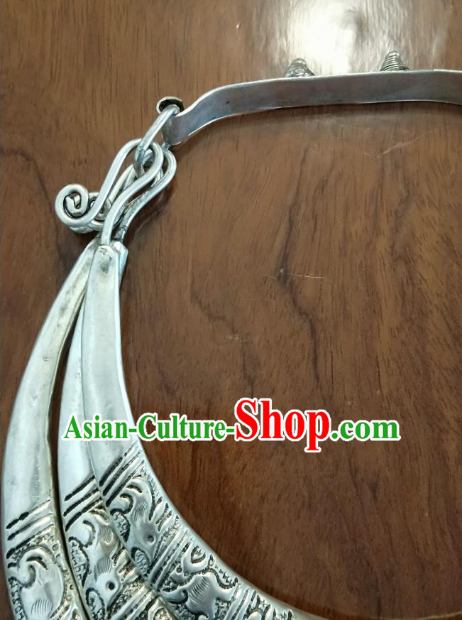 China National Embroidered Necklet Accessories Traditional Miao Ethnic Handmade Silver Carving Necklace China National Embroidered Necklet Accessories Traditional Miao Ethnic Handmade Silver Carving Necklace