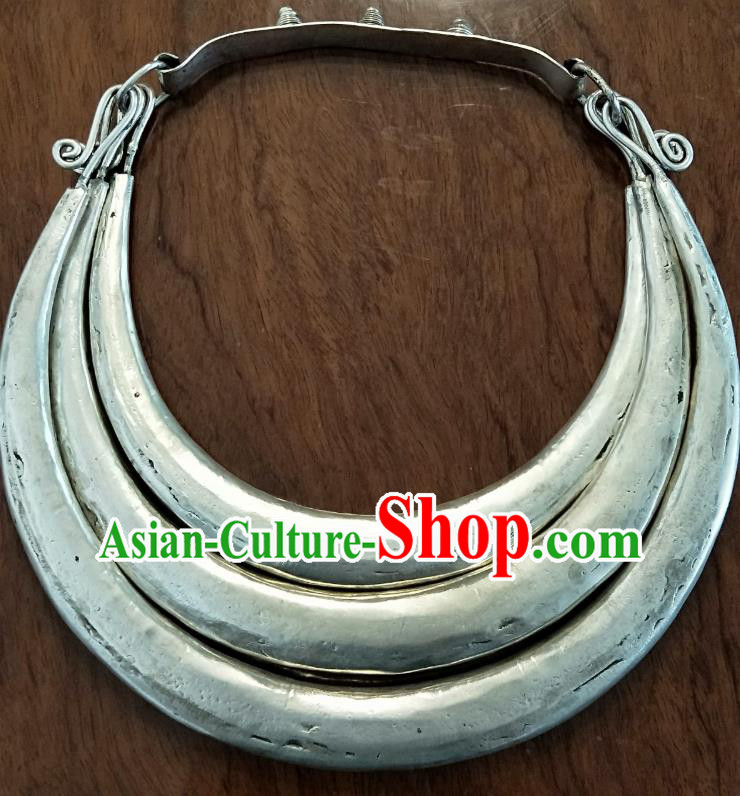 China National Embroidered Necklet Accessories Traditional Miao Ethnic Handmade Silver Carving Necklace China National Embroidered Necklet Accessories Traditional Miao Ethnic Handmade Silver Carving Necklace