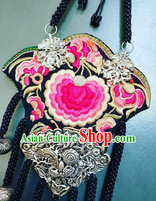 China National Silver Carving Tassel Necklet Traditional Miao Ethnic Handmade Embroidered Jewelry Accessories China National Silver Carving Tassel Necklet Traditional Miao Ethnic Handmade Embroidered Jewelry Accessories