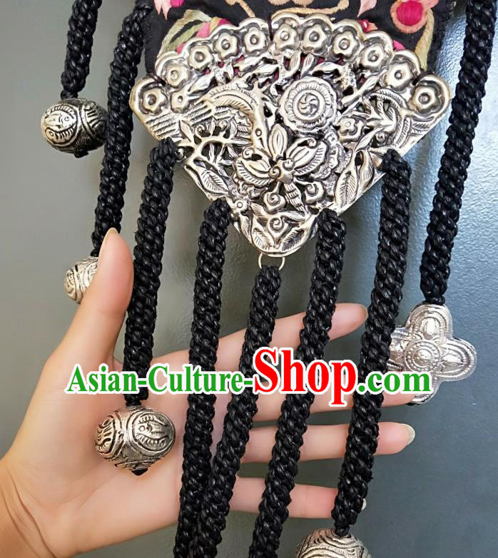 China National Silver Carving Tassel Necklet Traditional Miao Ethnic Handmade Embroidered Jewelry Accessories China National Silver Carving Tassel Necklet Traditional Miao Ethnic Handmade Embroidered Jewelry Accessories