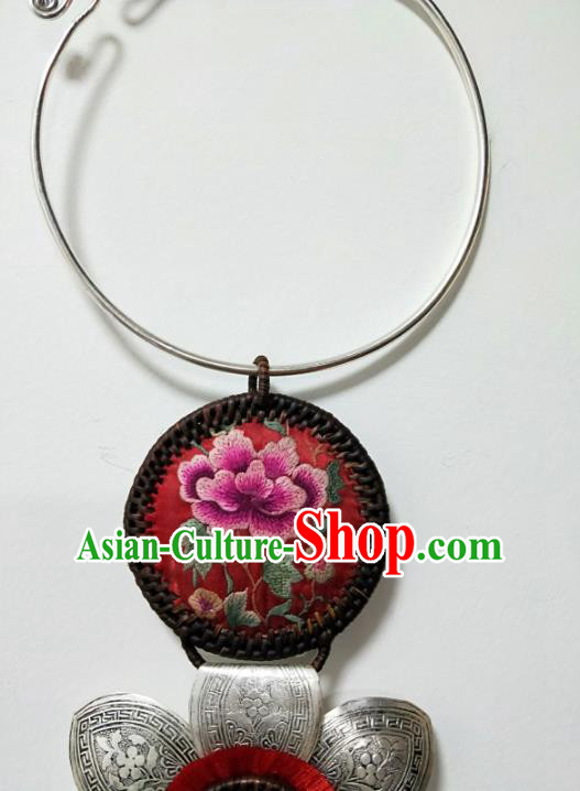 China Traditional Red Tassel Necklace Accessories Handmade Women Jewelry National Embroidered Silver Necklet
