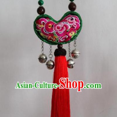 China Handmade Ethnic Red Tassel Necklace Traditional Miao Nationality Embroidered Accessories