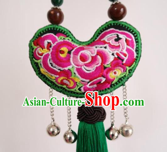 Handmade China Ethnic Green Tassel Necklace Traditional Miao Nationality Embroidered Accessories Necklet Handmade China Ethnic Green Tassel Necklace Traditional Miao Nationality Embroidered Accessories Necklet