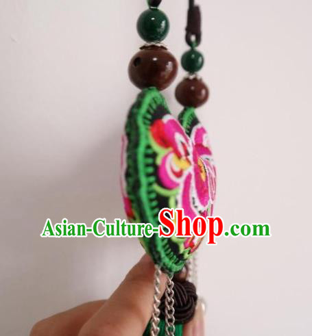 Handmade China Ethnic Green Tassel Necklace Traditional Miao Nationality Embroidered Accessories Necklet Handmade China Ethnic Green Tassel Necklace Traditional Miao Nationality Embroidered Accessories Necklet