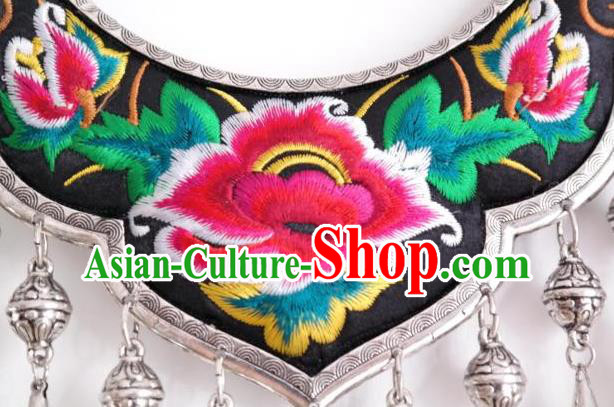 Handmade China Ethnic Folk Dance Accessories Embroidered Necklace National Silver Longevity Lock Handmade China Ethnic Folk Dance Accessories Embroidered Necklace National Silver Longevity Lock