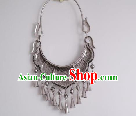 Handmade China Miao Ethnic Folk Dance Accessories National Silver Longevity Lock Embroidered Necklace Handmade China Miao Ethnic Folk Dance Accessories National Silver Longevity Lock Embroidered Necklace