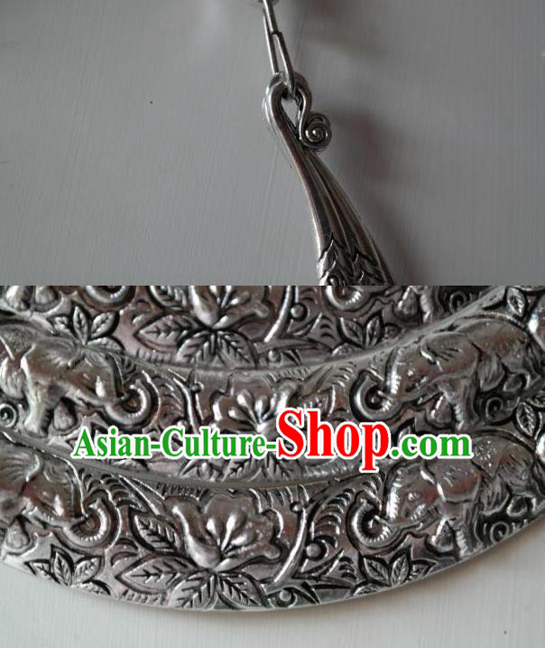 China Miao Ethnic Folk Dance Jewelry Accessories Handmade Silver Carving Necklace China Miao Ethnic Folk Dance Jewelry Accessories Handmade Silver Carving Necklace