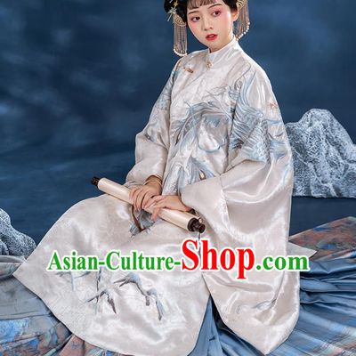 China Ancient Noble Countess Costumes Traditional Ming Dynasty Imperial Consort Embroidered Clothing for Women