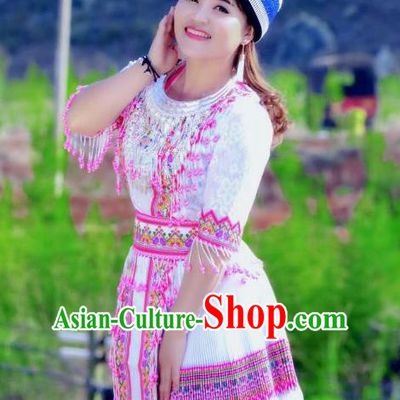 China Miao Nationality White Short Dress and Hat Traditional Ethnic Folk Dance Apparels Mengzi Tujia Minority Costumes