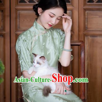 China Traditional Costume Light Green Silk Cheongsam Classical Qipao Dress