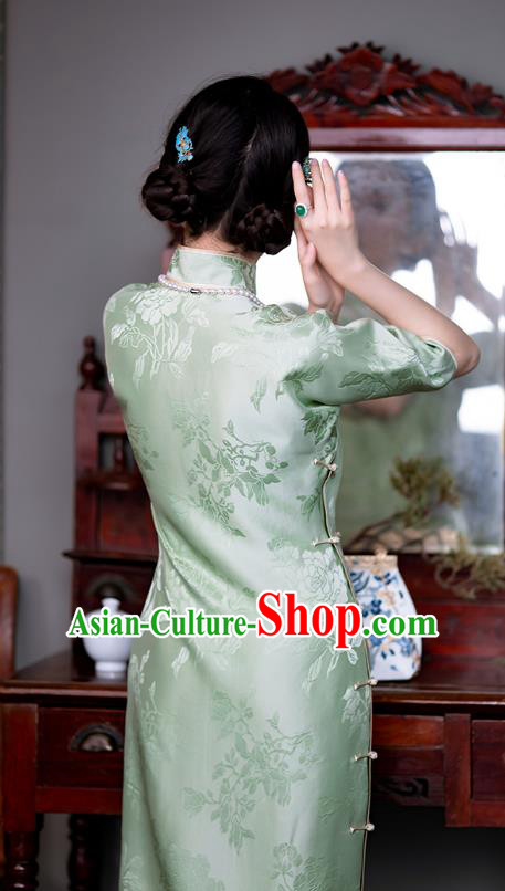 China Traditional Costume Light Green Silk Cheongsam Classical Qipao Dress China Traditional Costume Light Green Silk Cheongsam Classical Qipao Dress
