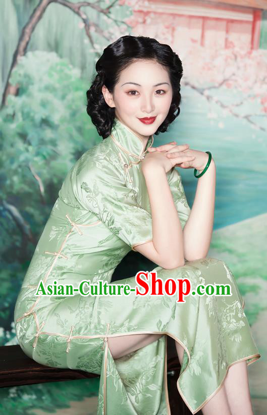 China Traditional Costume Light Green Silk Cheongsam Classical Qipao Dress China Traditional Costume Light Green Silk Cheongsam Classical Qipao Dress