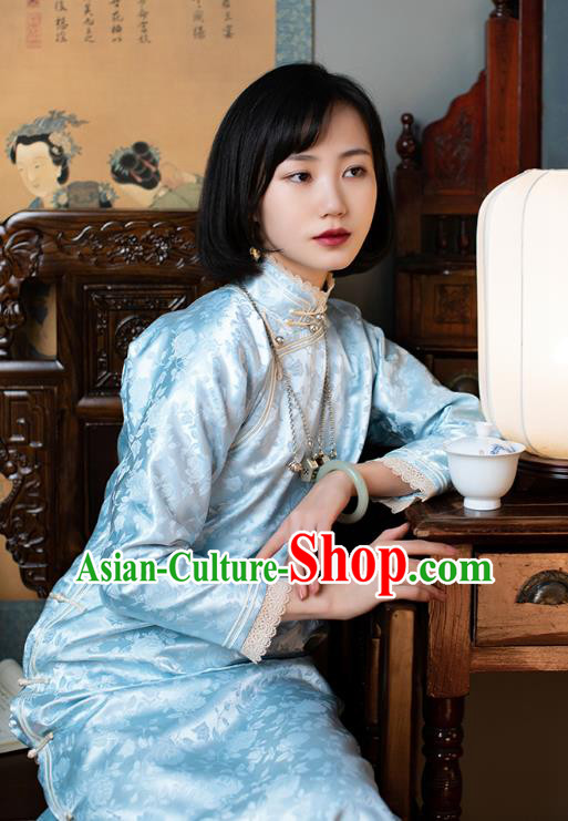 China Traditional Costume National Women Dress Classical Cheongsam Light Green Silk Qipao China Traditional Costume National Women Dress Classical Cheongsam Light Green Silk Qipao
