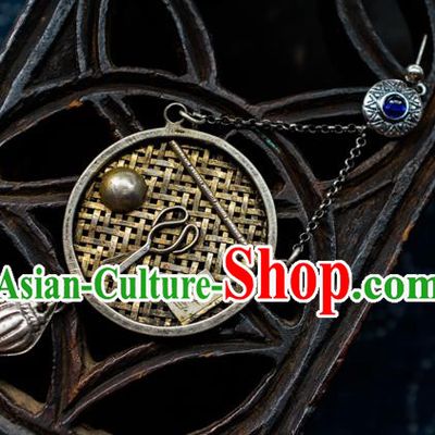 China Traditional Retro Earrings Handmade Jewelry Silver Carving Ear Accessories