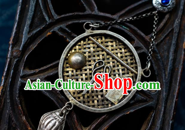 China Traditional Retro Earrings Handmade Jewelry Silver Carving Ear Accessories China Traditional Retro Earrings Handmade Jewelry Silver Carving Ear Accessories