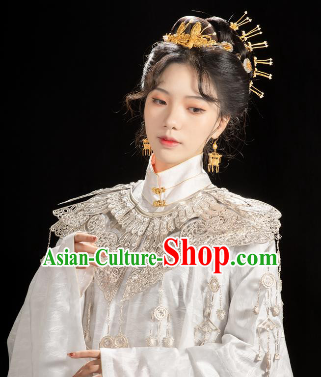China Ming Dynasty Noble Princess Cloud Shoulder Accessories Ancient Court Woman Clothing China Ming Dynasty Noble Princess Cloud Shoulder Accessories Ancient Court Woman Clothing