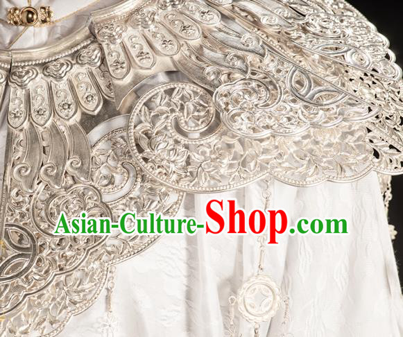 China Ming Dynasty Noble Princess Cloud Shoulder Accessories Ancient Court Woman Clothing China Ming Dynasty Noble Princess Cloud Shoulder Accessories Ancient Court Woman Clothing
