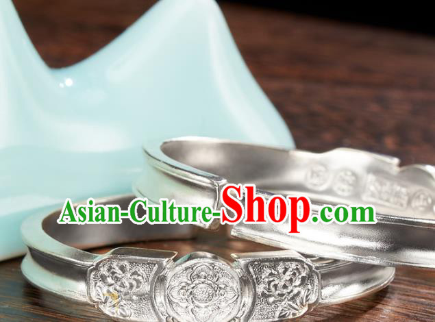 China Qing Dynasty Jewelry Accessories Ancient Court Princess Carving Flowers Silver Bracelet China Qing Dynasty Jewelry Accessories Ancient Court Princess Carving Flowers Silver Bracelet