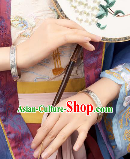 China Handmade Ancient Court Princess Silver Carving Butterfly Bracelet National Jewelry Accessories China Handmade Ancient Court Princess Silver Carving Butterfly Bracelet National Jewelry Accessories