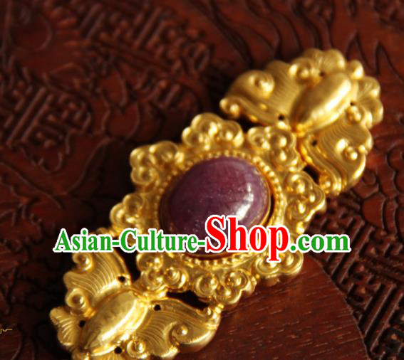 China Handmade Ancient Empress Costume Golden Buckle Ming Dynasty Gilding Butterfly Button China Handmade Ancient Empress Costume Golden Buckle Ming Dynasty Gilding Butterfly Button