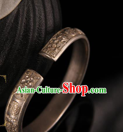 Handmade Chinese Ancient Qing Dynasty Carving Silver Bangle Accessories Traditional Court Bracelet Jewelry Handmade Chinese Ancient Qing Dynasty Carving Silver Bangle Accessories Traditional Court Bracelet Jewelry