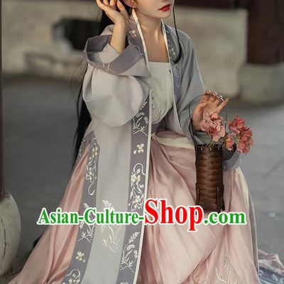 China Traditional Song Dynasty Royal Princess Historical Clothing Ancient Court Lady Hanfu Dress Costumes