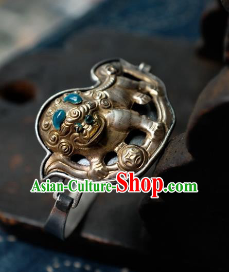 Chinese Handmade Bracelet Accessories Traditional Silver Carving Lion Jewelry Chinese Handmade Bracelet Accessories Traditional Silver Carving Lion Jewelry