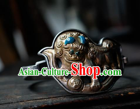 Chinese Handmade Bracelet Accessories Traditional Silver Carving Lion Jewelry Chinese Handmade Bracelet Accessories Traditional Silver Carving Lion Jewelry