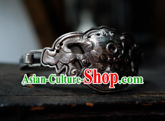 Chinese Handmade Silver Carving Tiger Bracelet Accessories Traditional Bangle Jewelry Chinese Handmade Silver Carving Tiger Bracelet Accessories Traditional Bangle Jewelry
