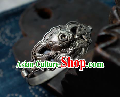Chinese Handmade Silver Carving Tiger Bracelet Accessories Traditional Bangle Jewelry Chinese Handmade Silver Carving Tiger Bracelet Accessories Traditional Bangle Jewelry