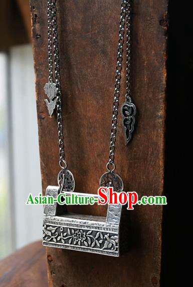 Handmade China Qing Dynasty Accessories Traditional Retro Necklace Pendant National Silver Lock Jewelry Handmade China Qing Dynasty Accessories Traditional Retro Necklace Pendant National Silver Lock Jewelry