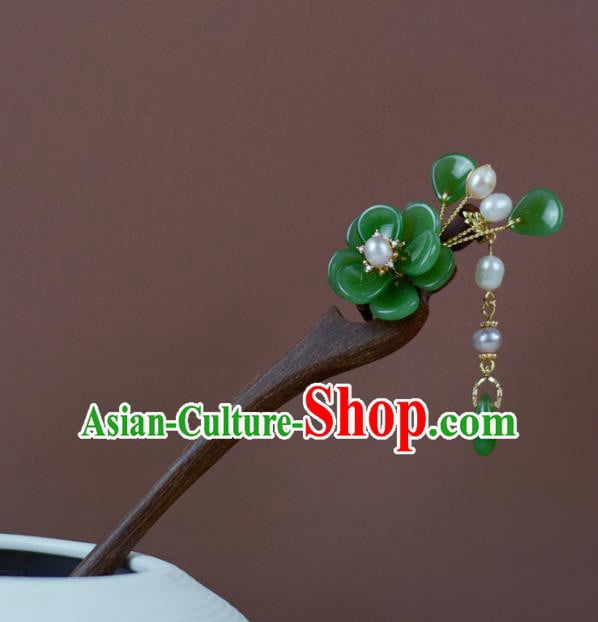 China Classical Cheongsam Green Plum Tassel Hair Stick Traditional Hair Accessories Wood Hairpin China Classical Cheongsam Green Plum Tassel Hair Stick Traditional Hair Accessories Wood Hairpin