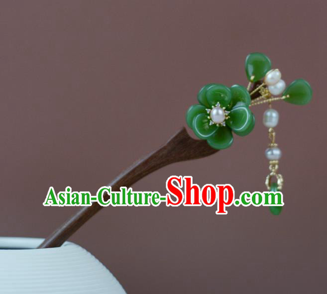 China Classical Cheongsam Green Plum Tassel Hair Stick Traditional Hair Accessories Wood Hairpin China Classical Cheongsam Green Plum Tassel Hair Stick Traditional Hair Accessories Wood Hairpin