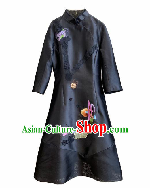 Traditional Chinese Black Cheongsam Embroidered Silk Qipao Dress for Women Traditional Chinese Black Cheongsam Embroidered Silk Qipao Dress for Women