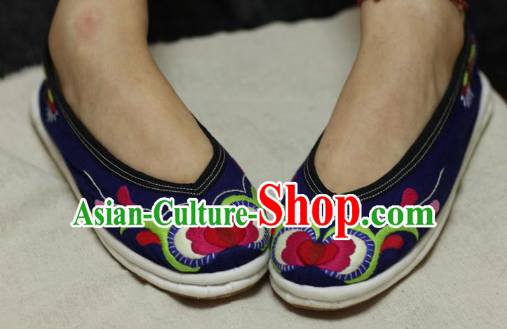 Chinese Traditional National Embroidered Navy Shoes Hanfu Shoes for Women Chinese Traditional National Embroidered Navy Shoes Hanfu Shoes for Women