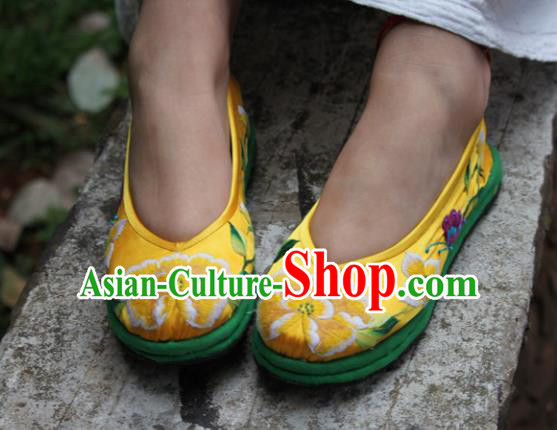 Chinese Handmade Embroidered Yellow Shoes Hanfu Shoes Traditional National Shoes for Women