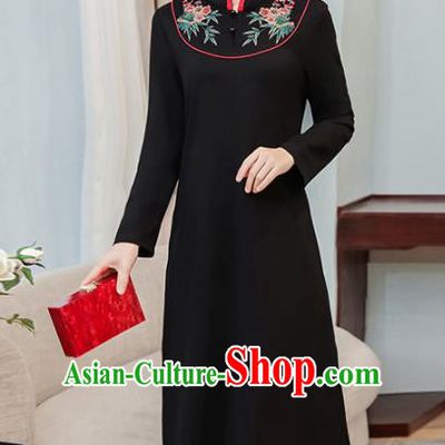 Chinese Traditional Embroidered Black Cheongsam Costume China National Qipao Dress for Women