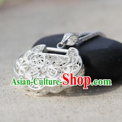 Chinese Traditional Miao Nationality Silver Carving Butterfly Longevity Lock Handmade Ethnic Necklace Accessories for Women