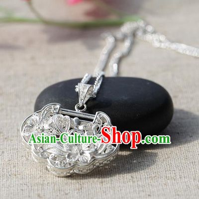 Chinese Traditional Miao Nationality Silver Carving Flowers Longevity Lock Handmade Ethnic Necklace Accessories for Women