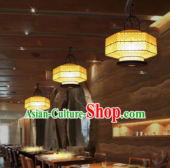 Chinese Traditional Handmade Iron Woven Yellow Ceiling Lantern New Year Palace Lamp Chinese Traditional Handmade Iron Woven Yellow Ceiling Lantern New Year Palace Lamp