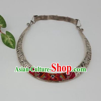 Chinese Traditional Miao Nationality Embroidered Necklace Handmade Ethnic Silver Necklet Accessories for Women