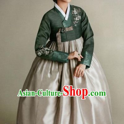 Korean Traditional Hanbok Mother Green Blouse and Grey Satin Dress Outfits Asian Korea Wedding Fashion Costume for Women