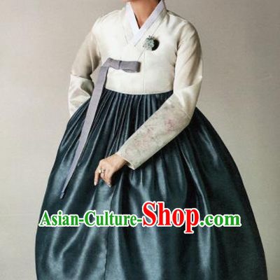 Korean Traditional Hanbok Mother White Satin Blouse and Atrovirens Dress Outfits Asian Korea Fashion Costume for Women