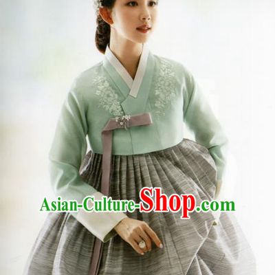 Korean Traditional Hanbok Princess Embroidered Green Blouse and Grey Dress Outfits Asian Korea Fashion Costume for Women
